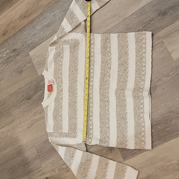 Sweater - Picture 4 of 4